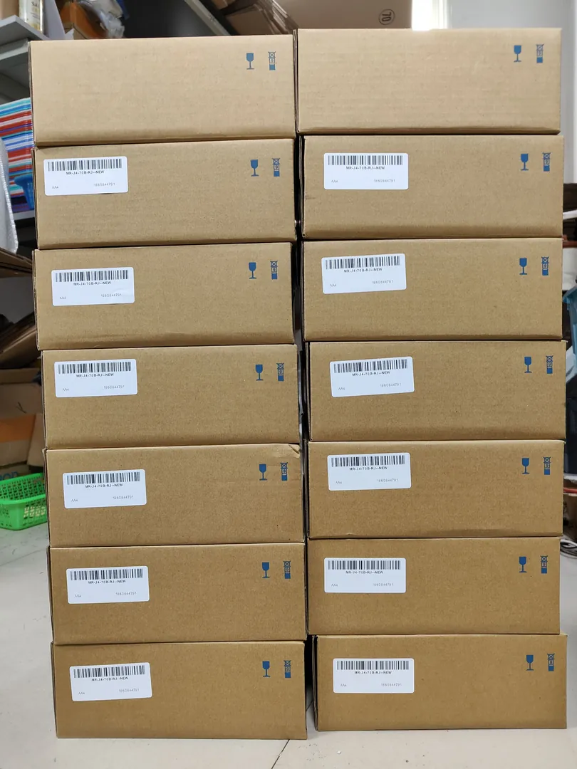 MELSERVO-J4 servo amp, 750 W – image 1 of 3