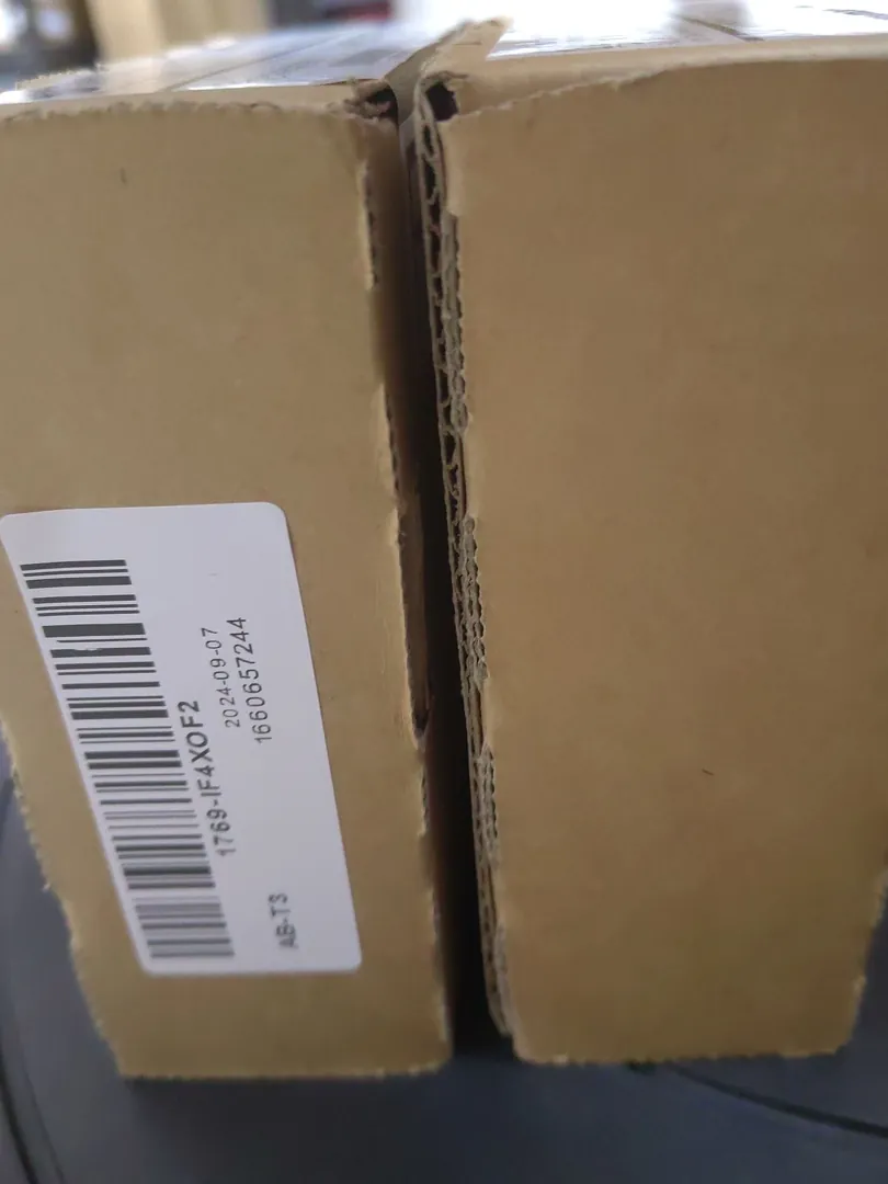 Compact I/O (1769) analog input module (4 channels) – image 1 of 3