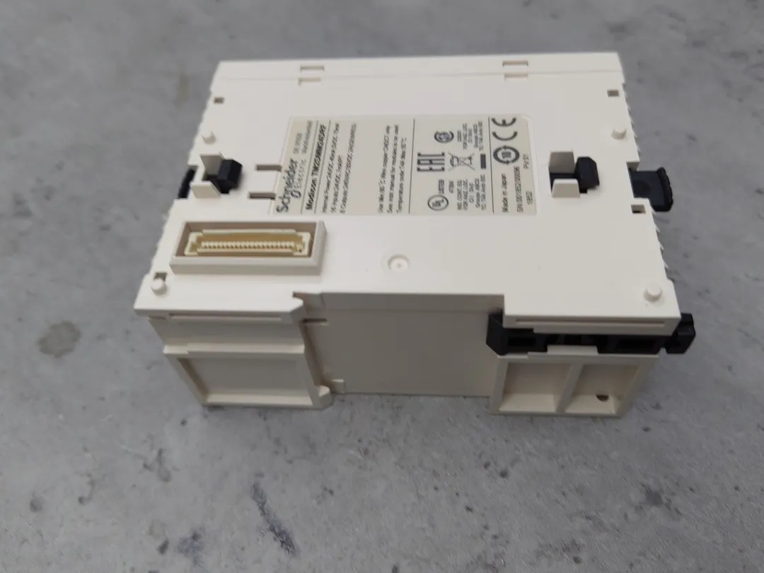 Mixed I/O module (16 in + 8 relay out)