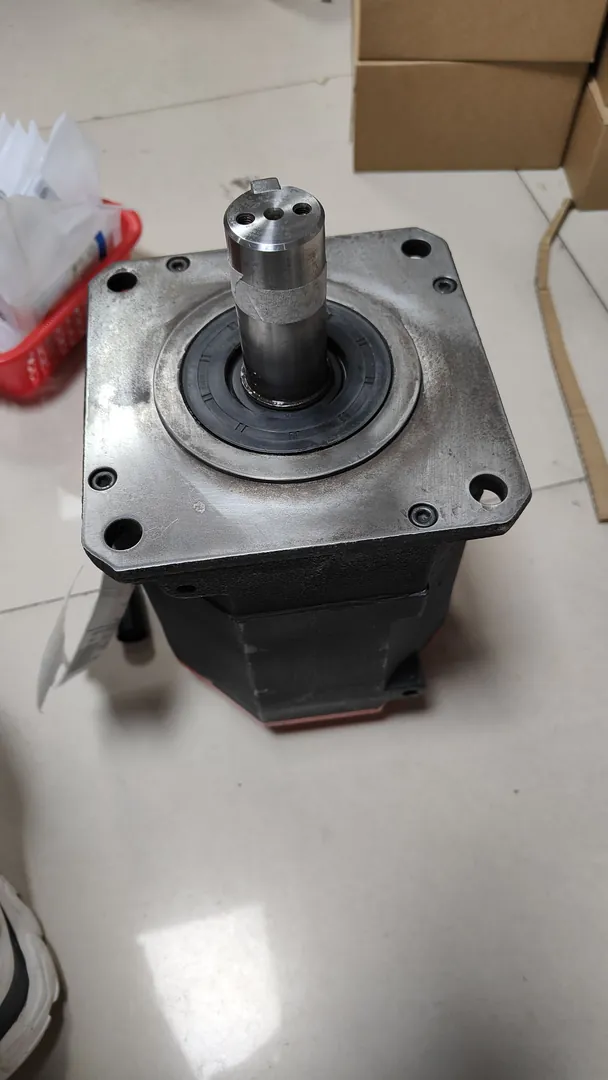 AC servo motor – image 1 of 2