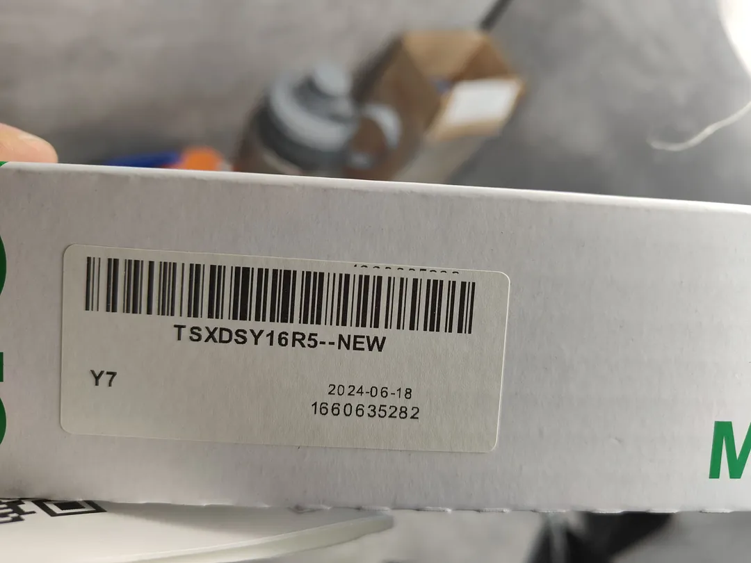 Relay output module (16)