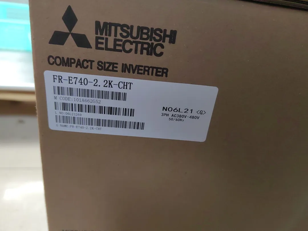 FREQROL-E700 inverter 2.2 kW – image 1 of 3