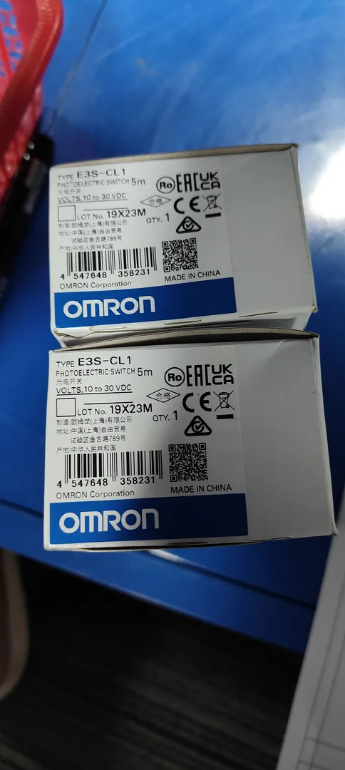 E3S-CL photoelectric sensor
