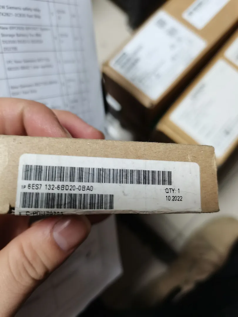 ET 200SP digital output module – image 1 of 3
