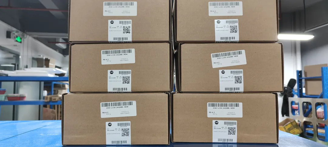 Micro850 PLC 24-pt