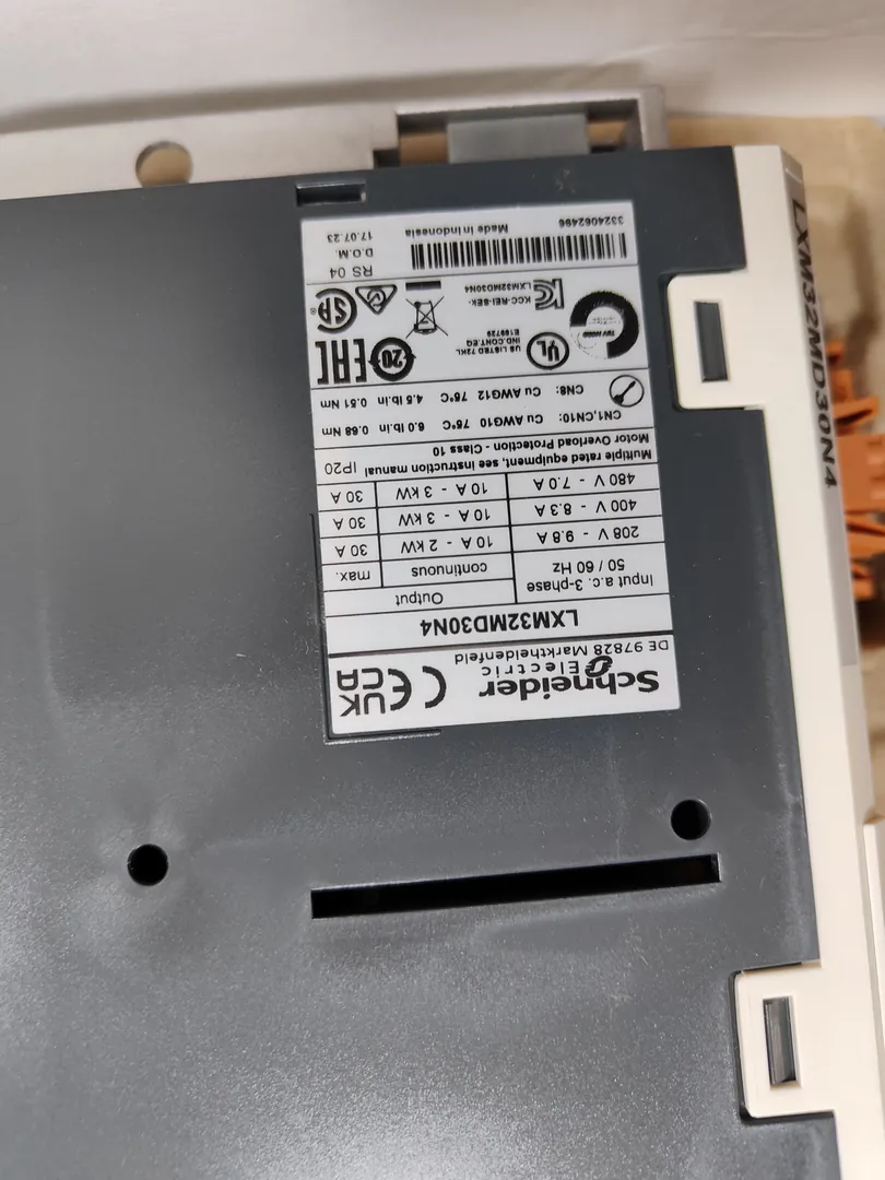 Lexium 32M servo drive – image 1 of 3