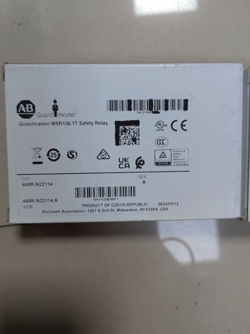 Safety monitoring relay